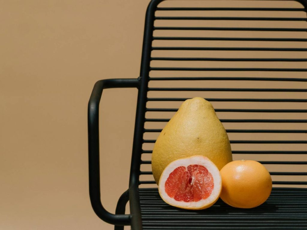 एग्री टूरिज्म यानी वह जरिया जिसके तहत ऐसे पर्यटकों को आकर्षित किया जा सके जिन्हें स्थानीय तौर पर उत्पादित फसलों के बारे में जानने की रुचि हो. साथ ही साथ कृषि तरीकों के जरिये पर्यटकों को राज्य की बायो-डायवर्सिटी के बारे में भी बताया जा सके. गोवा में इस समय जिस इको-टूरिज्म को बढ़ाने की कोशिशें की जा रही हैं, उसके नतीजे निराश करने वाले हैं. ऐसे में अगर एग्री-टूरिज्म को सफल बनाना है तो फिर कई तरह की कोशिशों को अंजाम देना होगा.  एग्री टूरिज्म यानी वह जरिया जिसके तहत ऐसे पर्यटकों को आकर्षित किया जा सके जिन्हें स्थानीय तौर पर उत्पादित फसलों के बारे में जानने की रुचि हो. साथ ही साथ कृषि तरीकों के जरिये पर्यटकों को राज्य की बायो-डायवर्सिटी के बारे में भी बताया जा सके. गोवा में इस समय जिस इको-टूरिज्म को बढ़ाने की कोशिशें की जा रही हैं, उसके नतीजे निराश करने वाले हैं. ऐसे में अगर एग्री-टूरिज्म को सफल बनाना है तो फिर कई तरह की कोशिशों को अंजाम देना होगा.