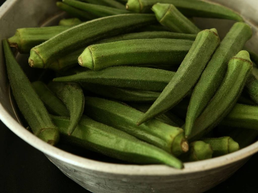 भिंडी की खेती के लिए शुरुआती निवेश 25,000 रुपये से 30,000 रुपये के बीच होता है, जिसमें बाजार की स्थितियों के आधार पर मुनाफा अलग-अलग होता है. इस बहुमुखी प्रतिभा और लाभप्रदता ने जिले के किसानों के लिए भिंडी को एक मूल्यवान फसल बना दिया है. 
 भिंडी की खेती के लिए शुरुआती निवेश 25,000 रुपये से 30,000 रुपये के बीच होता है, जिसमें बाजार की स्थितियों के आधार पर मुनाफा अलग-अलग होता है. इस बहुमुखी प्रतिभा और लाभप्रदता ने जिले के किसानों के लिए भिंडी को एक मूल्यवान फसल बना दिया है.