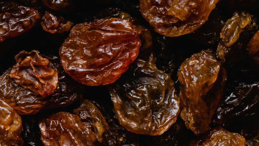 फिर भी इसके फूलों का ज्यादातर उपयोग सर्दी, खांसी, ब्रोंकाइटिस और पेट की बाकी बीमारियों और सांस से जुड़े विकारों के इलाज के लिए किया जाता है. इसकी छाल से बना काढ़ा पीने से दस्त की समस्या दूर हो सकती है. इसके अलावा इसके बीजों का भी औषधि के रूप में उपयोग किया जाता है.  फिर भी इसके फूलों का ज्यादातर उपयोग सर्दी, खांसी, ब्रोंकाइटिस और पेट की बाकी बीमारियों और सांस से जुड़े विकारों के इलाज के लिए किया जाता है. इसकी छाल से बना काढ़ा पीने से दस्त की समस्या दूर हो सकती है. इसके अलावा इसके बीजों का भी औषधि के रूप में उपयोग किया जाता है.