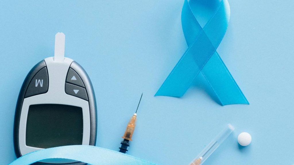 जिन लोगों को डायबिटीज की समस्या है, उनके लिए महुआ एक औषधि की तरह है. महुआ की छाल से बना काढ़ा डायबिटीज के मरीजों के लिए फायदेमंद होता है. इसके औषधीय गुण शरीर में ब्लड शुगर के स्तर को नियंत्रित रखने में मदद करते हैं.   जिन लोगों को डायबिटीज की समस्या है, उनके लिए महुआ एक औषधि की तरह है. महुआ की छाल से बना काढ़ा डायबिटीज के मरीजों के लिए फायदेमंद होता है. इसके औषधीय गुण शरीर में ब्लड शुगर के स्तर को नियंत्रित रखने में मदद करते हैं.