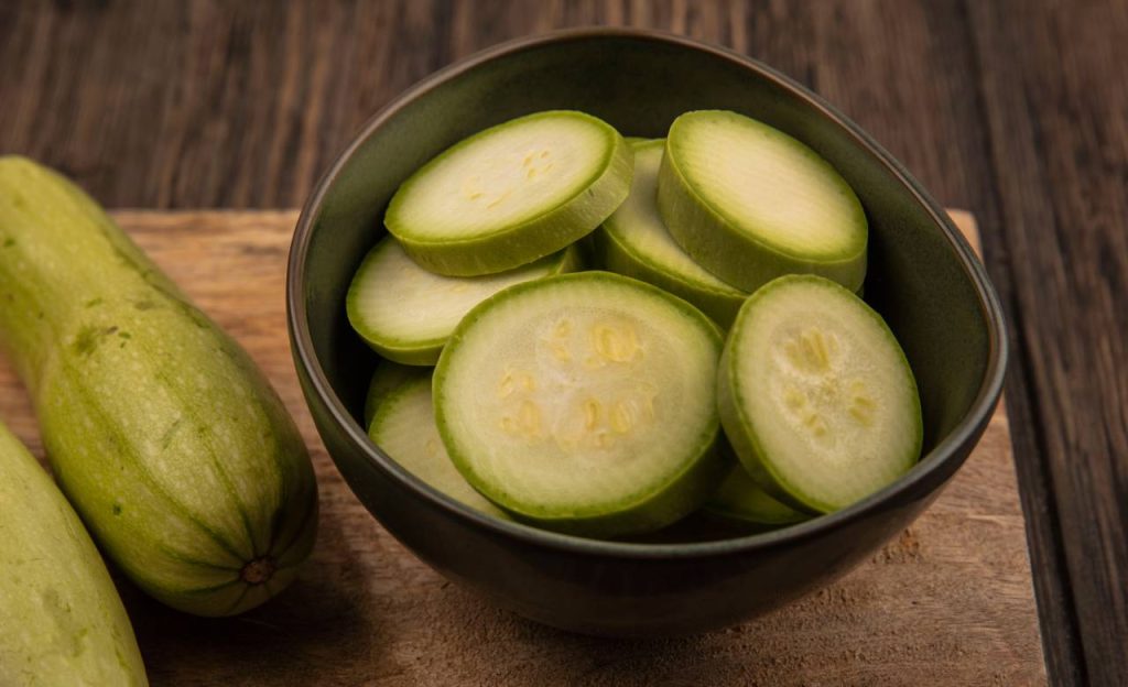 स्टडीज के अनुसार लौकी के बीजों की उपज क्षमता बहुत अधिक है. किसान उच्च गुणवत्ता वाले बीज, उचित खेती और प्रभावी कीट प्रबंधन जैसे कारकों पर ध्यान देकर निवेश पर अच्छे रिटर्न की उम्मीद कर सकते हैं.   स्टडीज के अनुसार लौकी के बीजों की उपज क्षमता बहुत अधिक है. किसान उच्च गुणवत्ता वाले बीज, उचित खेती और प्रभावी कीट प्रबंधन जैसे कारकों पर ध्यान देकर निवेश पर अच्छे रिटर्न की उम्मीद कर सकते हैं.