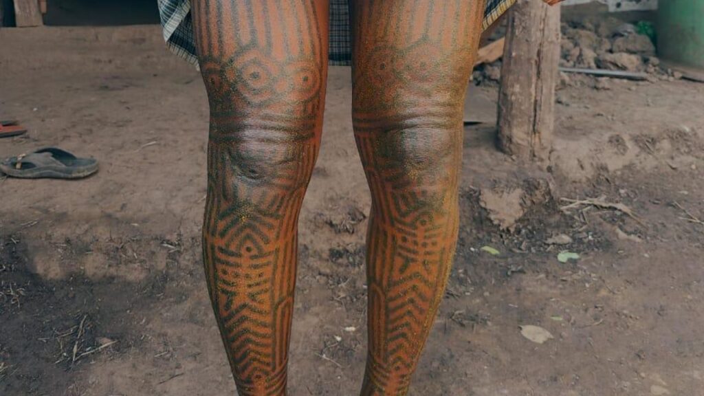 इसके पीछे बैगा समाज के लोगों का मानना है कि गहने तो बेचे जा सकते हैं, लेकिन गोदना हमेशा उनके साथ रहेगा. इसी कारण इसे काफी शुभ माना जाता है. 