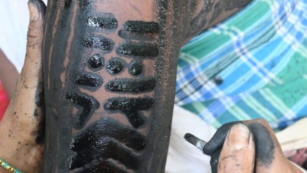 यह न केवल एक शारीरिक श्रृंगार नहीं, बल्कि यह महिलाओं को परिवार और समाज में विशेष सम्मान देता है. यह उनकी संस्कृति, परंपरा और धार्मिक आस्था का प्रतीक भी माना जाता है.  