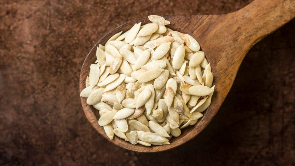 हेल्थलाइन के अनुसार तरबूज के बीजों में बहुत कम कैलोरी होती है और ये मैग्नीशियम, आयरन, हेल्दी फैट्स और जिंक जैसे पोषक तत्वों से भरपूर होते हैं. ये शरीर को मजबूती देने में सहायक माने जाते हैं. हेल्थलाइन के अनुसार तरबूज के बीजों में बहुत कम कैलोरी होती है और ये मैग्नीशियम, आयरन, हेल्दी फैट्स और जिंक जैसे पोषक तत्वों से भरपूर होते हैं. ये शरीर को मजबूती देने में सहायक माने जाते हैं.