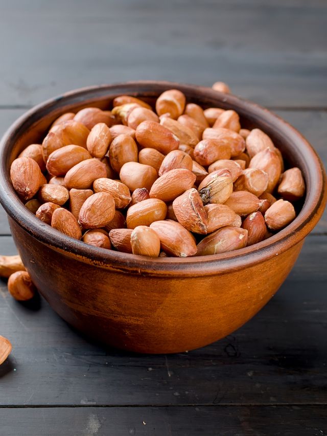 लाल छिलके वाली मूंगफली क्यों है सेहत का खजाना, जानें!