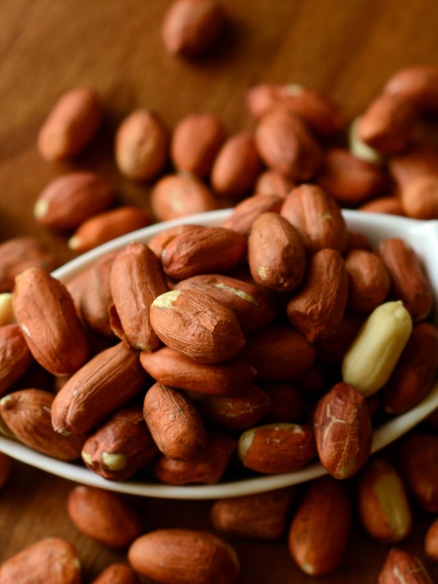 क्या सच में मूंगफली हैं ‘गरीबों का बादाम’! जानें