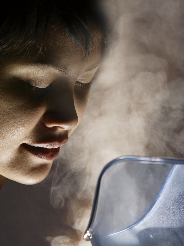 भाप के पानी में मिलाएं ये चीजें, सर्दी-खांसी होगी मिनटों में गायब!