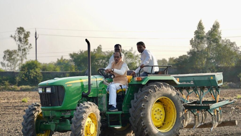 कृषि मंत्री ने किसानों को किया सलाम. कहा कि किसान देश के भोजन का आधार हैं, उनकी मेहनत को समझना और सम्मान देना हम सबका कर्तव्य है.