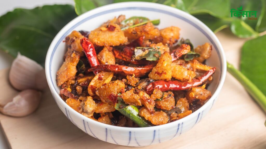 अगर आप आम खाने के तुरंत बाद कोई तीखी या मसालेदार चीज खा लेते हैं, तो यह आपके पेट पर भारी पड़ सकता है. मीठा फल और तीखा खाना मिलकर एसिडिटी, सीने में जलन और गैस जैसी समस्याएं पैदा कर सकते हैं. 