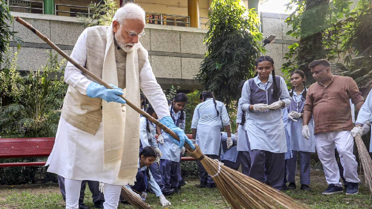 स्वच्छ भारत मिशन को लगा करप्शन का दाग, एमपी में अफसर ने उड़ाए 13 करोड़