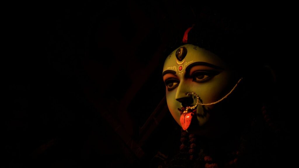 हर दिन मां दुर्गा के अलग-अलग रूपों की पूजा होती है जैसे शैलपुत्री, ब्रह्मचारिणी, चंद्रघंटा आदि. हर स्वरूप शक्ति, साहस, ज्ञान और रक्षा का प्रतीक होता है. ये रूप साधकों को मन, वाणी और आत्मा में संतुलन देते हैं. हर दिन मां दुर्गा के अलग-अलग रूपों की पूजा होती है जैसे शैलपुत्री, ब्रह्मचारिणी, चंद्रघंटा आदि. हर स्वरूप शक्ति, साहस, ज्ञान और रक्षा का प्रतीक होता है. ये रूप साधकों को मन, वाणी और आत्मा में संतुलन देते हैं.