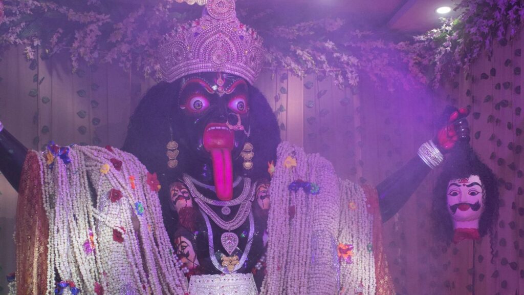 गुप्त नवरात्रि के दौरान की गई साधना से नकारात्मकता, डर, मानसिक अशांति और बाधाएं दूर होती हैं. यह एक ऐसा समय होता है जब साधक आत्मिक उन्नति, धन, सफलता और मानसिक शक्ति प्राप्त कर सकते हैं. गुप्त नवरात्रि के दौरान की गई साधना से नकारात्मकता, डर, मानसिक अशांति और बाधाएं दूर होती हैं. यह एक ऐसा समय होता है जब साधक आत्मिक उन्नति, धन, सफलता और मानसिक शक्ति प्राप्त कर सकते हैं.