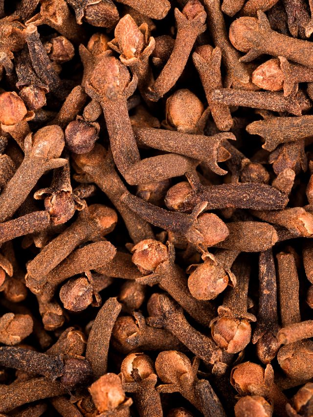 फायदा नहीं, इन समस्याओं का कारण बन सकती है लौंग!