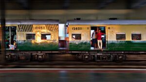 आज से महंगा हुआ रेलवे का सफर, जेब पर कितना पड़ेगा असर? जानिए बढ़े हुए किराये की पूरी रकम आज से महंगा हुआ रेलवे का सफर, जेब पर कितना पड़ेगा असर? जानिए बढ़े हुए किराये की पूरी रकम