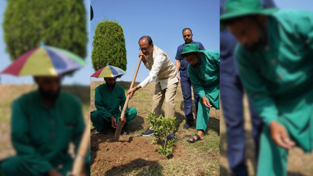 कृषि मंत्री शिवराज सिंह ने कहा कि जम्मू-कश्मीर में हार्टिकल्चर की अपार संभावनाएं हैं, केंद्र सरकार इसे राष्ट्रीय हार्टिकल्चर हब बनाने की दिशा में लगातार काम कर रही है.