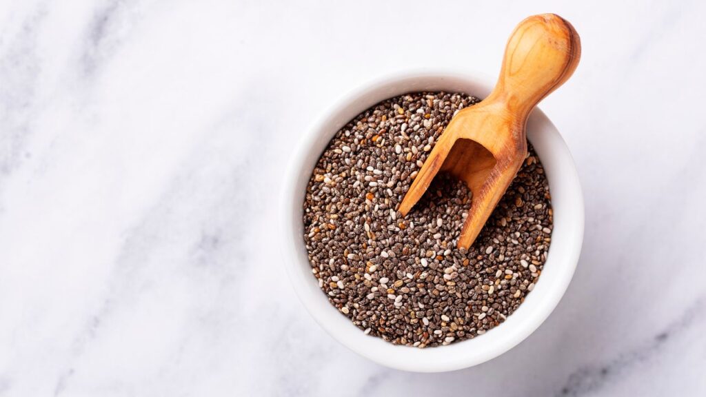 चिया सीड्स छोटे, अंडाकार और भूरे-काले रंग के चमकदार बीज होते हैं. वहीं, सब्जा सीड्स (जिसे तुलसी बीज भी कहते हैं) पूरी तरह काले और थोड़े खुरदरे दिखते हैं, जो कलौंजी जैसे नजर आते हैं. चिया सीड्स छोटे, अंडाकार और भूरे-काले रंग के चमकदार बीज होते हैं. वहीं, सब्जा सीड्स (जिसे तुलसी बीज भी कहते हैं) पूरी तरह काले और थोड़े खुरदरे दिखते हैं, जो कलौंजी जैसे नजर आते हैं.