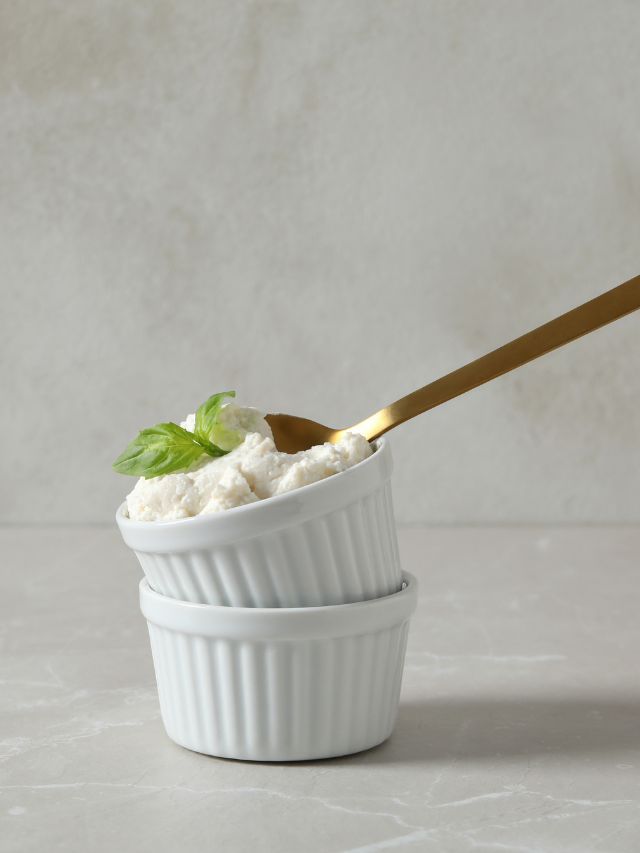 क्या सर्दियों में दही खा सकते हैं? जानें