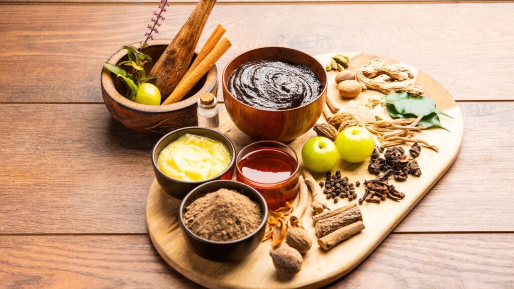 नींबू या संतरे का छिलका इस नुस्खे में जरूरी है, क्योंकि यह विटामिन-C का बेहतरीन स्रोत है, जो कोशिकाओं को मजबूती देता है और इम्यून सिस्टम को एक्टिव बनाए रखता है.