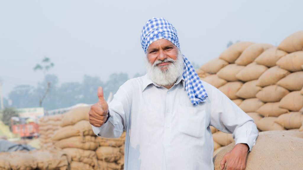 पीएम किसान मानधन योजना: इस योजना का उद्देश्य किसानों को बुज़ुर्गावस्था में आत्मनिर्भर बनाना है. 18 से 40 साल तक के छोटे व सीमांत किसानों को हर महीने 55 से 200 रुपये जमा करने होते हैं. सरकार भी उतनी ही राशि जोड़ती है. 60 की उम्र के बाद किसानों को ₹3,000 प्रति माह पेंशन मिलती है.
 पीएम किसान मानधन योजना: इस योजना का उद्देश्य किसानों को बुज़ुर्गावस्था में आत्मनिर्भर बनाना है. 18 से 40 साल तक के छोटे व सीमांत किसानों को हर महीने 55 से 200 रुपये जमा करने होते हैं. सरकार भी उतनी ही राशि जोड़ती है. 60 की उम्र के बाद किसानों को ₹3,000 प्रति माह पेंशन मिलती है.