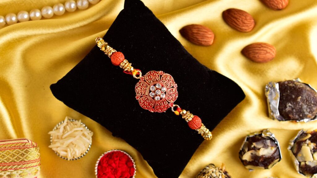 महाभारत में द्रौपदी और श्रीकृष्ण, यम-यमुनाजी, रानी कर्णावती और हुमायूं जैसी कथाओं से यह त्योहार जुड़ा है, जो इसे धार्मिक और सांस्कृतिक रूप से और भी पवित्र बनाता है. महाभारत में द्रौपदी और श्रीकृष्ण, यम-यमुनाजी, रानी कर्णावती और हुमायूं जैसी कथाओं से यह त्योहार जुड़ा है, जो इसे धार्मिक और सांस्कृतिक रूप से और भी पवित्र बनाता है.