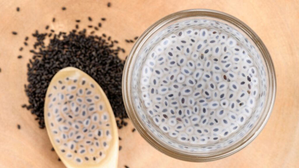 चिया सीड्स में कैलोरी थोड़ी ज्यादा होती है क्योंकि इनमें फैट की मात्रा अधिक होती है. वहीं, सब्जा कम कैलोरी वाला होता है और डिटॉक्स ड्रिंक में ज्यादा उपयोगी माना जाता है. चिया सीड्स में कैलोरी थोड़ी ज्यादा होती है क्योंकि इनमें फैट की मात्रा अधिक होती है. वहीं, सब्जा कम कैलोरी वाला होता है और डिटॉक्स ड्रिंक में ज्यादा उपयोगी माना जाता है.