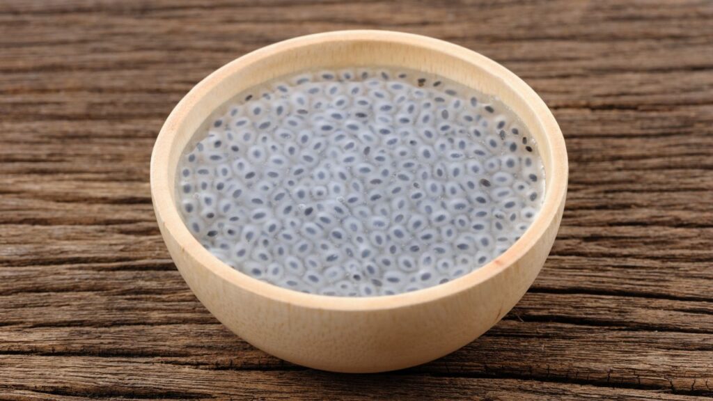 चिया सीड्स को फूलने में 30 मिनट से लेकर 1 घंटे तक का समय लगता है. ये फूलकर जेल जैसे ट्रांसपेरेंट हो जाते हैं. वहीं सब्जा सीड्स सिर्फ 10–15 मिनट में ही फूल जाते हैं और उनके चारों ओर सफेद लेयर आ जाती है. चिया सीड्स को फूलने में 30 मिनट से लेकर 1 घंटे तक का समय लगता है. ये फूलकर जेल जैसे ट्रांसपेरेंट हो जाते हैं. वहीं सब्जा सीड्स सिर्फ 10–15 मिनट में ही फूल जाते हैं और उनके चारों ओर सफेद लेयर आ जाती है.