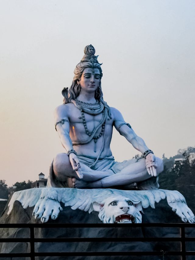 सावन पूर्णिमा के दिन करें इन चीजों का दान