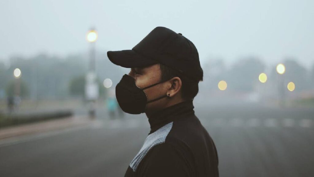 Delhi-NCR Chokes as Air Quality Worsens; Heavy Rain Alert in South India, Cold Grips North States