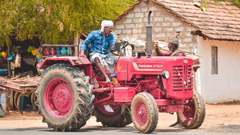Early Monsoon Triggers 8.68% Surge in Tractor Sales, Boosts Rural Economy and Kharif Sowing