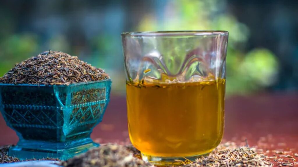 यह प्राकृतिक डिटॉक्स ड्रिंक के रूप में काम करता है, जो पेट के अंदरूनी हिस्से की सफाई करता है और लीवर की कार्यक्षमता को बढ़ाता है जिससे शरीर स्वस्थ रहता है.