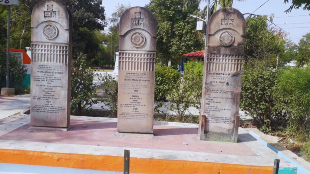 वीर क्रांतिकारी: जोधा सिंह अटैया, गौतम क्षत्रिय और उनके 51 साथियों ने अंग्रेजों के अत्याचार के खिलाफ देशभक्ति की मिसाल पेश की. वीर क्रांतिकारी: जोधा सिंह अटैया, गौतम क्षत्रिय और उनके 51 साथियों ने अंग्रेजों के अत्याचार के खिलाफ देशभक्ति की मिसाल पेश की.