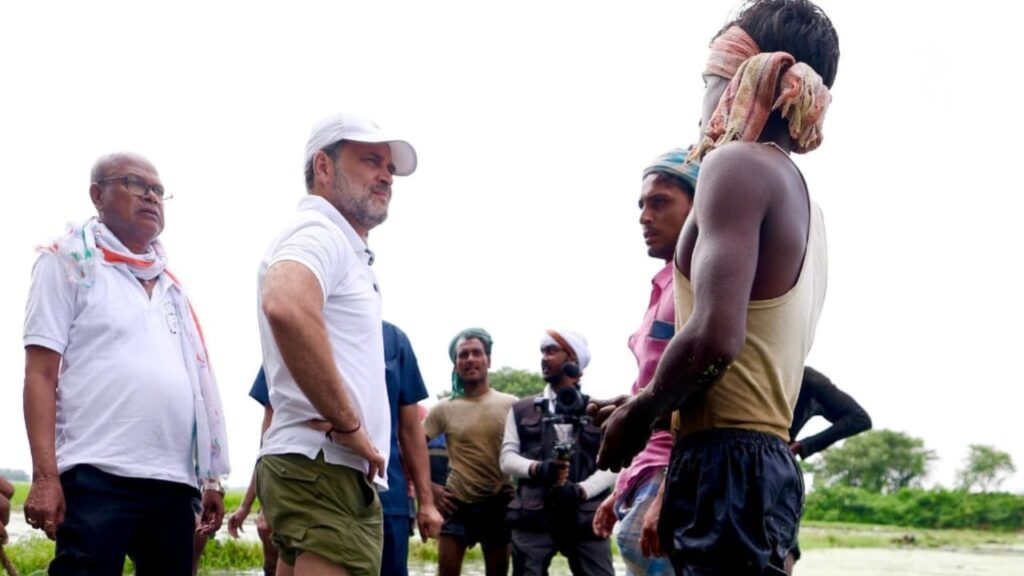 चुनाव से पहले बिहार के दौरे पर चल रहे राहुल गांधी ने इन किसानों के हक की बात कही है. उन्होंने कहा असल मेहनत इन किसानों और मजदूरों की है, लेकिन जब मुनाफे की बात आती है तो उनका हिस्सा 1% से भी कम है. 