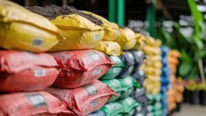 खाद संकट की खबरों पर विराम, केंद्र का दावा- यूरिया, DAP और NPK का भंडार पूरी तरह सुरक्षित