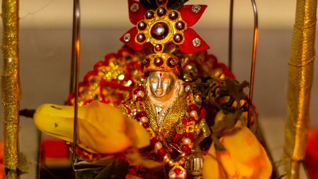 उदया तिथि के अनुसार, जन्माष्टमी का पर्व इस साल 16 अगस्त यानी की आज मनाया जा रहा है. जन्माष्टमी पर सबसे पहले स्नान करें और गंगाजल से स्वयं व पूजा स्थल को शुद्ध करें. इसके बाद गणेश जी का ध्यान करके पूजा आरंभ करें. उदया तिथि के अनुसार, जन्माष्टमी का पर्व इस साल 16 अगस्त यानी की आज मनाया जा रहा है. जन्माष्टमी पर सबसे पहले स्नान करें और गंगाजल से स्वयं व पूजा स्थल को शुद्ध करें. इसके बाद गणेश जी का ध्यान करके पूजा आरंभ करें.