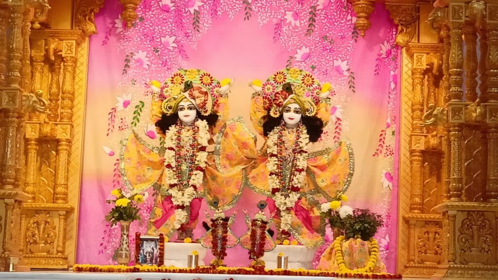 इस वर्ष जन्माष्टमी पर लड्डू गोपाल की आराधना का शुभ समय 16 अगस्त की आधी रात 12:04 बजे से प्रारंभ होकर 12:47 बजे तक रहेगा. इसी दौरान श्रीकृष्ण जन्मोत्सव का पूजन करना श्रेष्ठ होगा. इस वर्ष जन्माष्टमी पर लड्डू गोपाल की आराधना का शुभ समय 16 अगस्त की आधी रात 12:04 बजे से प्रारंभ होकर 12:47 बजे तक रहेगा. इसी दौरान श्रीकृष्ण जन्मोत्सव का पूजन करना श्रेष्ठ होगा.