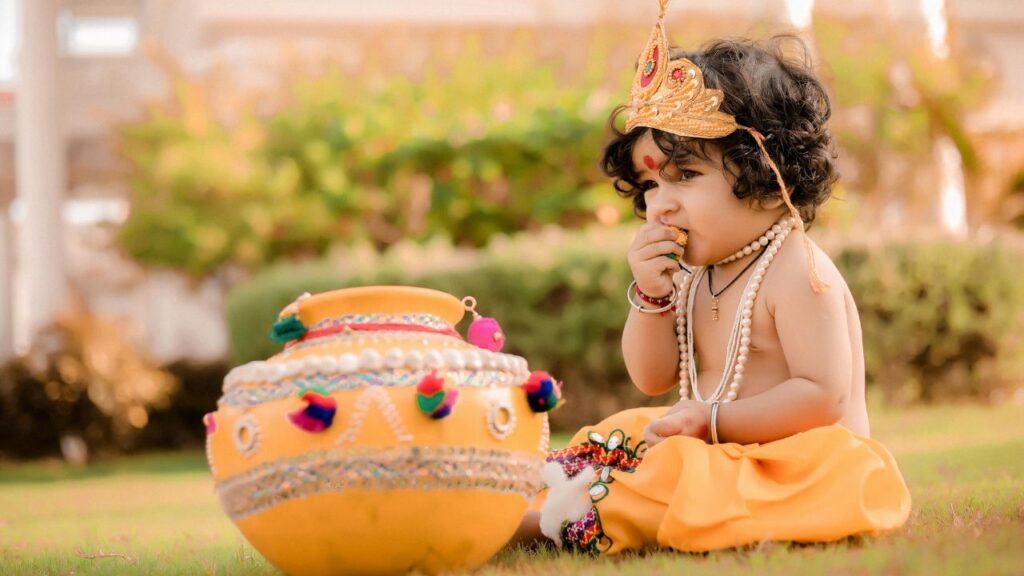 लड्डू गोपाल को मुकुट, बांसुरी, आभूषण, कुंडल और माला पहनाएं. उनके चरणों में पायल और माथे पर पीला चंदन लगाएं. भगवान को माखन-मिश्री, मेवे की खीर और तुलसी दल का भोग चढ़ाएं. लड्डू गोपाल को मुकुट, बांसुरी, आभूषण, कुंडल और माला पहनाएं. उनके चरणों में पायल और माथे पर पीला चंदन लगाएं. भगवान को माखन-मिश्री, मेवे की खीर और तुलसी दल का भोग चढ़ाएं.