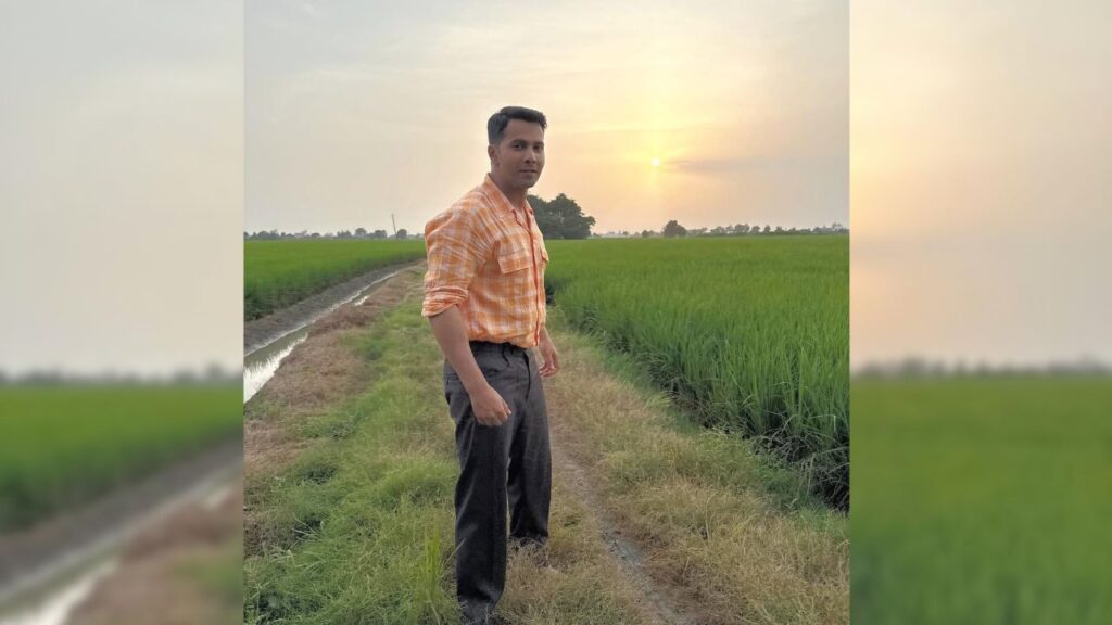 वरुण का देसी लुक और खेतों के बीच उनके फोटोज सोशल मीडिया पर वायरल होकर युवा पीढ़ी को ग्रामीण जीवन और कृषि से जुड़ने के लिए प्रेरित कर रहे हैं, जो देश की कृषि प्रगति के लिए जरूरी है.