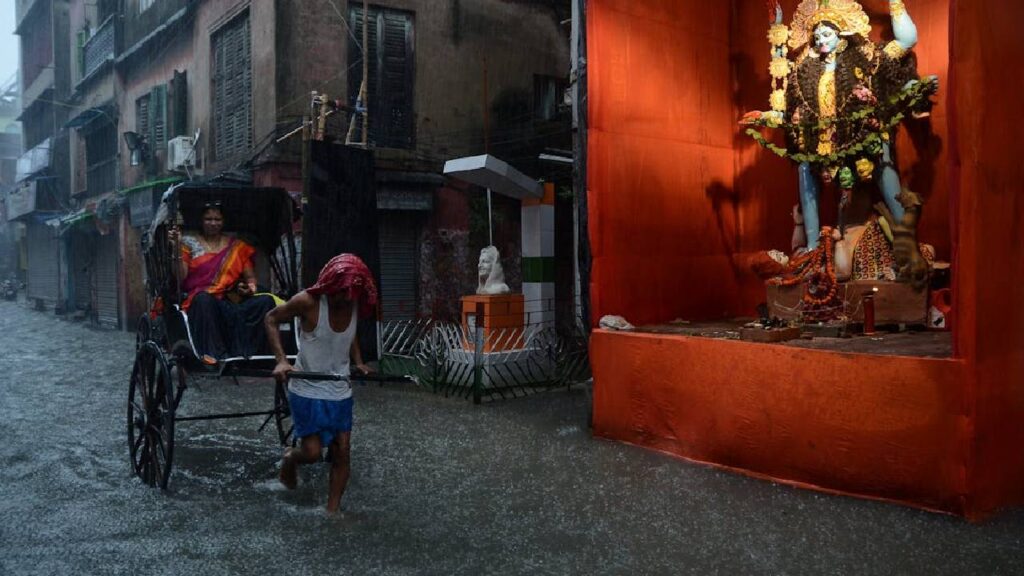 Monsoon Chaos Continues in India: Heavy Rain Hits Himalayan States, Alerts in Delhi, Jharkhand, and Odisha