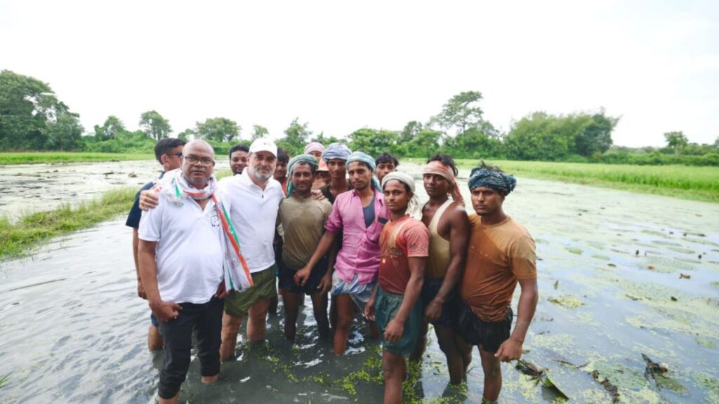 इस उद्योग में काम करने वाले ज्यादातर किसान और मजदूर अतिपिछड़े, दलित और बहुजन समाज से आते हैं. इन 99% मेहनतकशों की पूरी ताकत, पूरी मेहनत, पूरी ज़िंदगी इसी काम में चली जाती है. लेकिन असली फायदा सिर्फ 1% को मिलता है. 