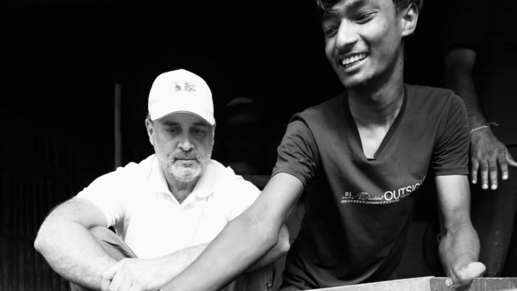 राहुल गांधी ने आखिर में कहा, ‘मैं साफ कहना चाहता हूं वोट का अधिकार और हुनर का हक, यह दोनों एक सिक्के के दो पहलू हैं और इन दोनों को हम खोने नहीं देंगे. मैं किसानों के साथ खड़ा हूं और तब तक खड़ा रहूंगा जब तक उन्हें उनकी मेहनत का असली हक नहीं मिल जाता.’