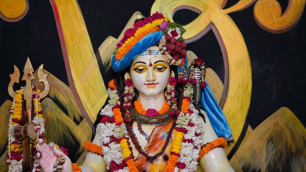 कहा जाता है कि भक्त पूरे सावन भर जो व्रत और पूजा करते हैं, उनका असली फल उन्हें अंतिम सोमवार को ही प्राप्त होता है. यह सोमवार उस आस्था की परिणति है, जो पूरे महीने चली होती है.