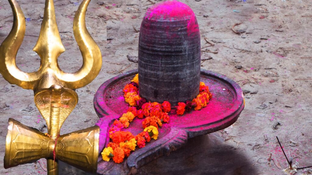 इस विशेष सोमवार को पूजा करने से जीवन की समस्याएं दूर होती हैं, सुख-शांति का आगमन होता है और दुर्भाग्य का नाश होता है. इस दिन किए गए व्रत से जीवन में सकारात्मक बदलाव आने लगते हैं.