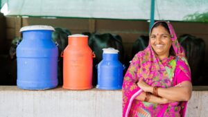 छतरपुर की किसान रानी ने आजीविका मिशन से संवारी घर की माली हालत, डेयरी समेत कई काम कर रहीं