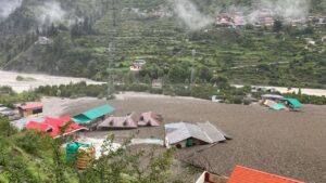 Uttarkashi Cloudburst: उत्तरकाशी में 2013 जैसी तबाही, धराली में दो बार फटे बादल, गांव हुआ मलबे में तब्दील