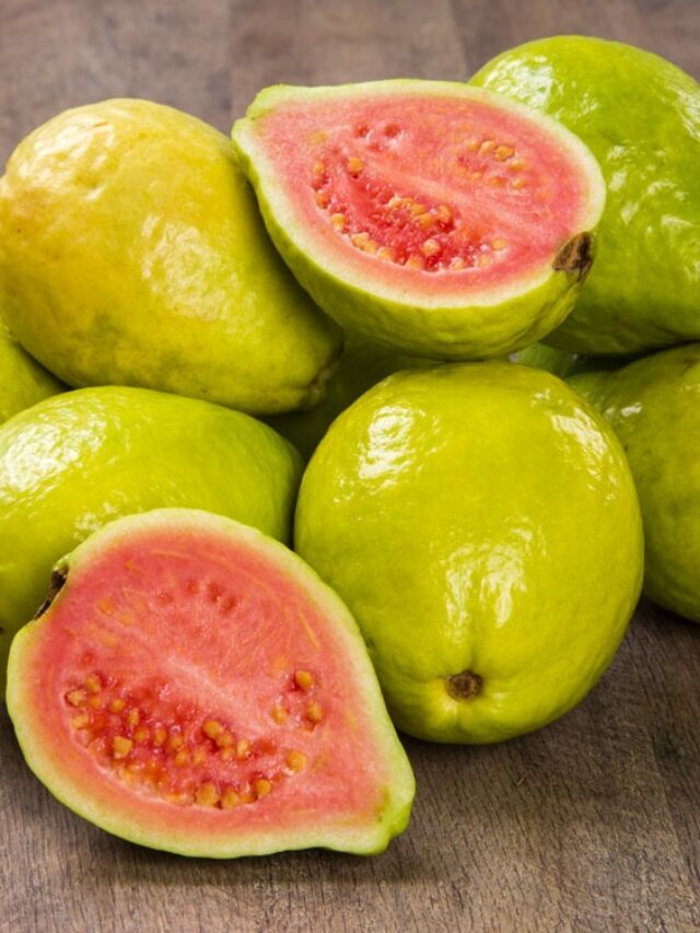 रोज खाएं अमरूद, कंट्रोल में रहेंगी ये बीमारियां