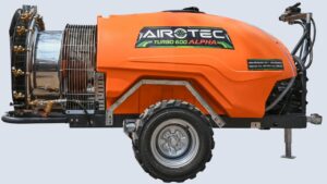 बागों में कीटों-बीमारियों से मिलेगा छुटकारा, एक बार में 600 लीटर छिड़काव क्षमता से लैस है महिंद्रा का अल्फा स्प्रेयर