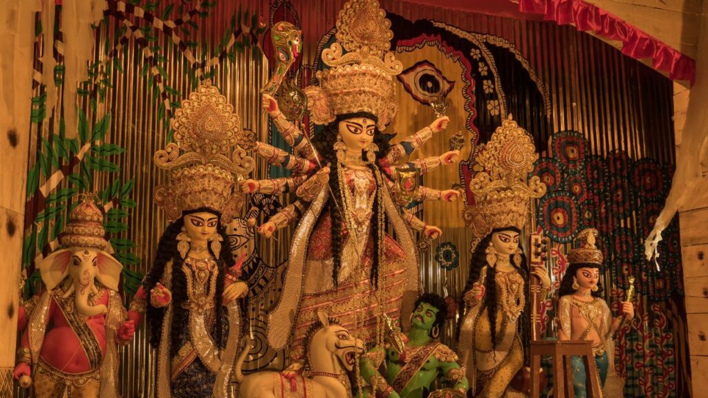 Kalash Sthapana: नवरात्रि की शुरुआत कलश स्थापना और जौ बोने की परंपरा से होती है. जौ को अंकुरित करने का उद्देश्य घर में खुशहाली, आर्थिक स्थिरता और नई शुरुआत का शुभ संकेत सुनिश्चित करना है. Kalash Sthapana: नवरात्रि की शुरुआत कलश स्थापना और जौ बोने की परंपरा से होती है. जौ को अंकुरित करने का उद्देश्य घर में खुशहाली, आर्थिक स्थिरता और नई शुरुआत का शुभ संकेत सुनिश्चित करना है.