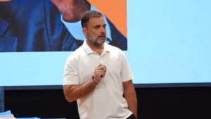 वोट हेराफेरी के आरोपों पर सबूत लेकर पहुंचे राहुल गांधी, कहा- कर्नाटक में 6 हजार से ज्यादा मतदाओं को हटाया गया