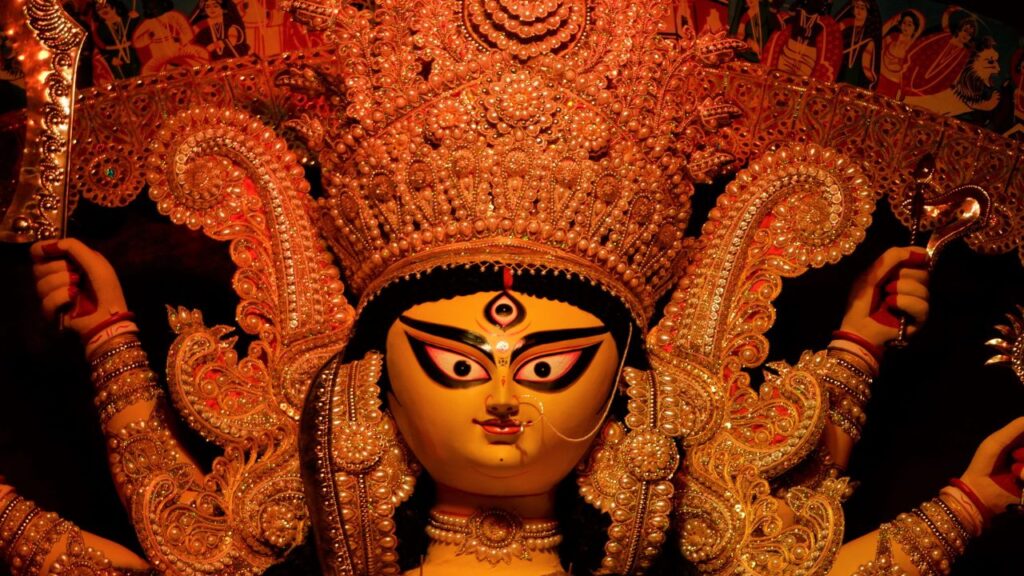 Shardiya Navratri Special: मकड़ी का प्रतीक हमें यह प्रेरणा देता है कि हम भी देवी की तरह भटकावों और मोह-माया से मुक्त होकर स्पष्टता और आत्म-नियंत्रण की राह पर चल सकते हैं.