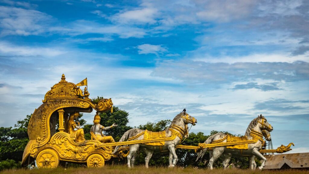  अर्जुन ने मां को केवल एक शक्ति स्वरूप तक सीमित नहीं किया, बल्कि उन्हें उमा, शाकम्भरी, माहेश्वरी, कृष्णा, वीरूपाक्षी, धूम्राक्षी और सरस्वती के रूप में भी पुकारा. इससे यह सिद्ध होता है कि मां दुर्गा सृष्टि के हर कण में विद्यमान हैं और वे ही सृष्टि का कल्याण करती हैं.